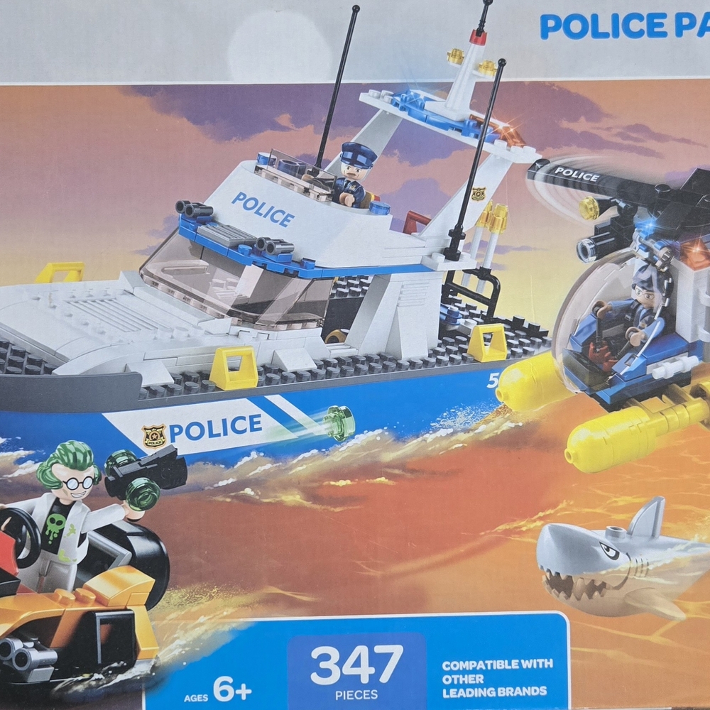 Police Patrol Boat Building Set - Picture 3 of 3